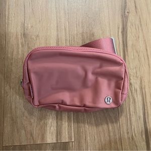 Lululemon Everywhere Belt Bag NWT Brier Rose